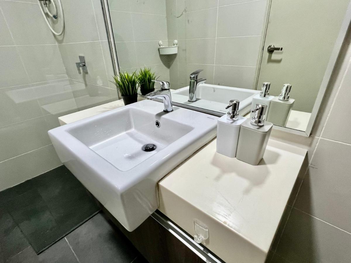 Royale Cottage Midvalley Netflix Pools 4 Pax Johor Bahru Eksteriør billede