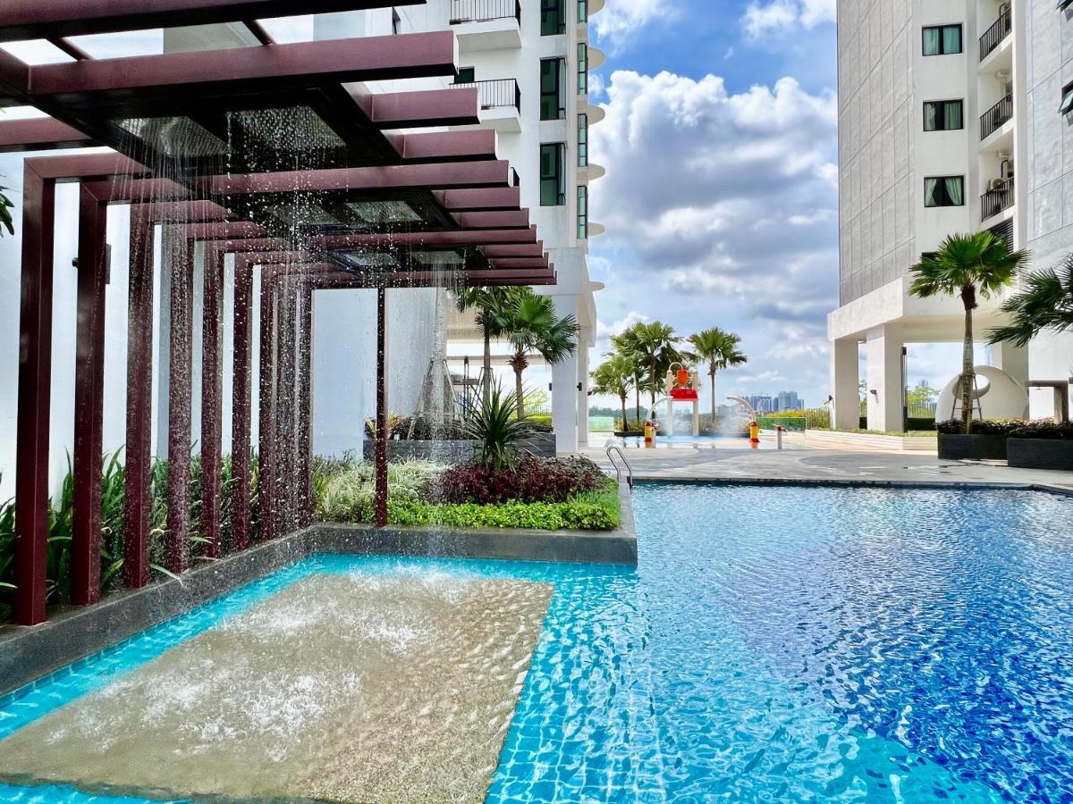 Royale Cottage Midvalley Netflix Pools 4 Pax Johor Bahru Eksteriør billede